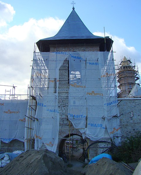 File:RO NT Mănăstirea Tazlău (7).jpg