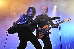 Ruggeri e il bassista Fabrizio Palermo in concerto nel 2007