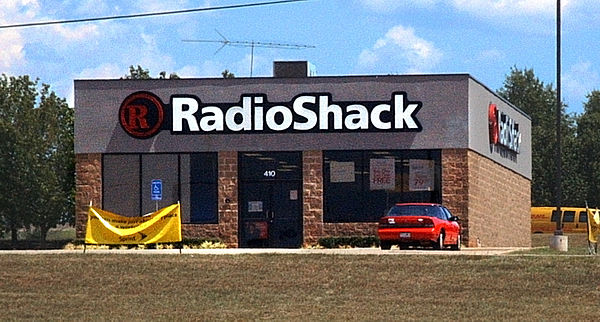 The exterior of a typical free-standing RadioShack store in Texarkana, Texas (2006)