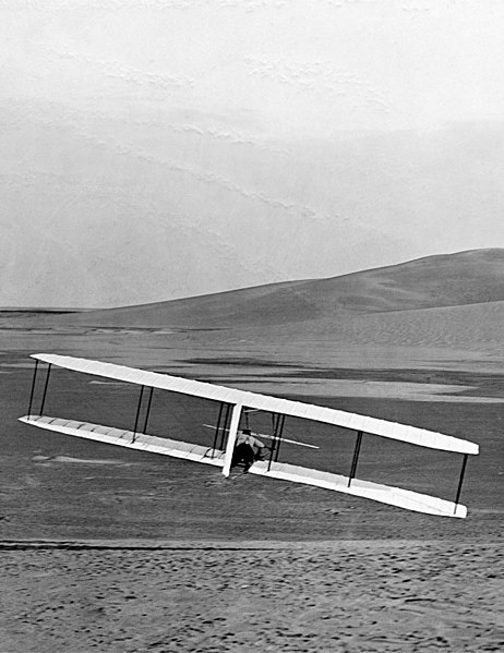File:Rear view of Wilbur making a right turn in glide from No. 2 Hill (cropped edgewise).jpg