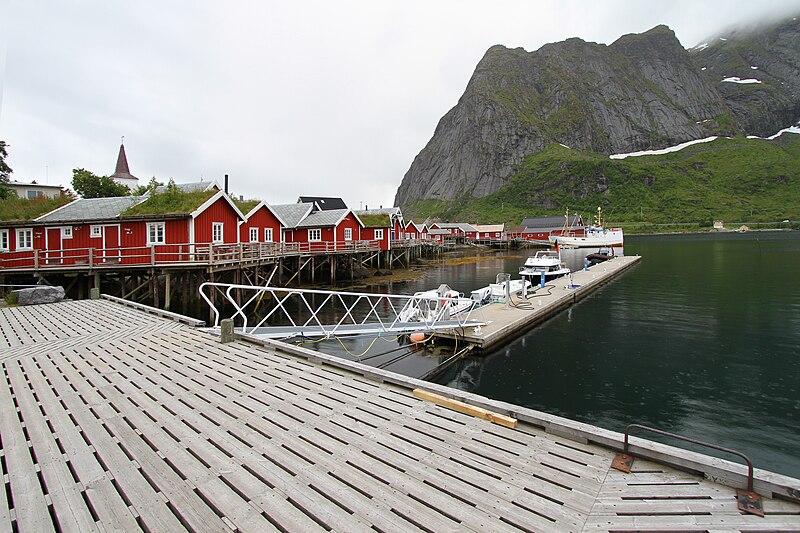 File:Reine-04-Hafen-2019-gje.jpg