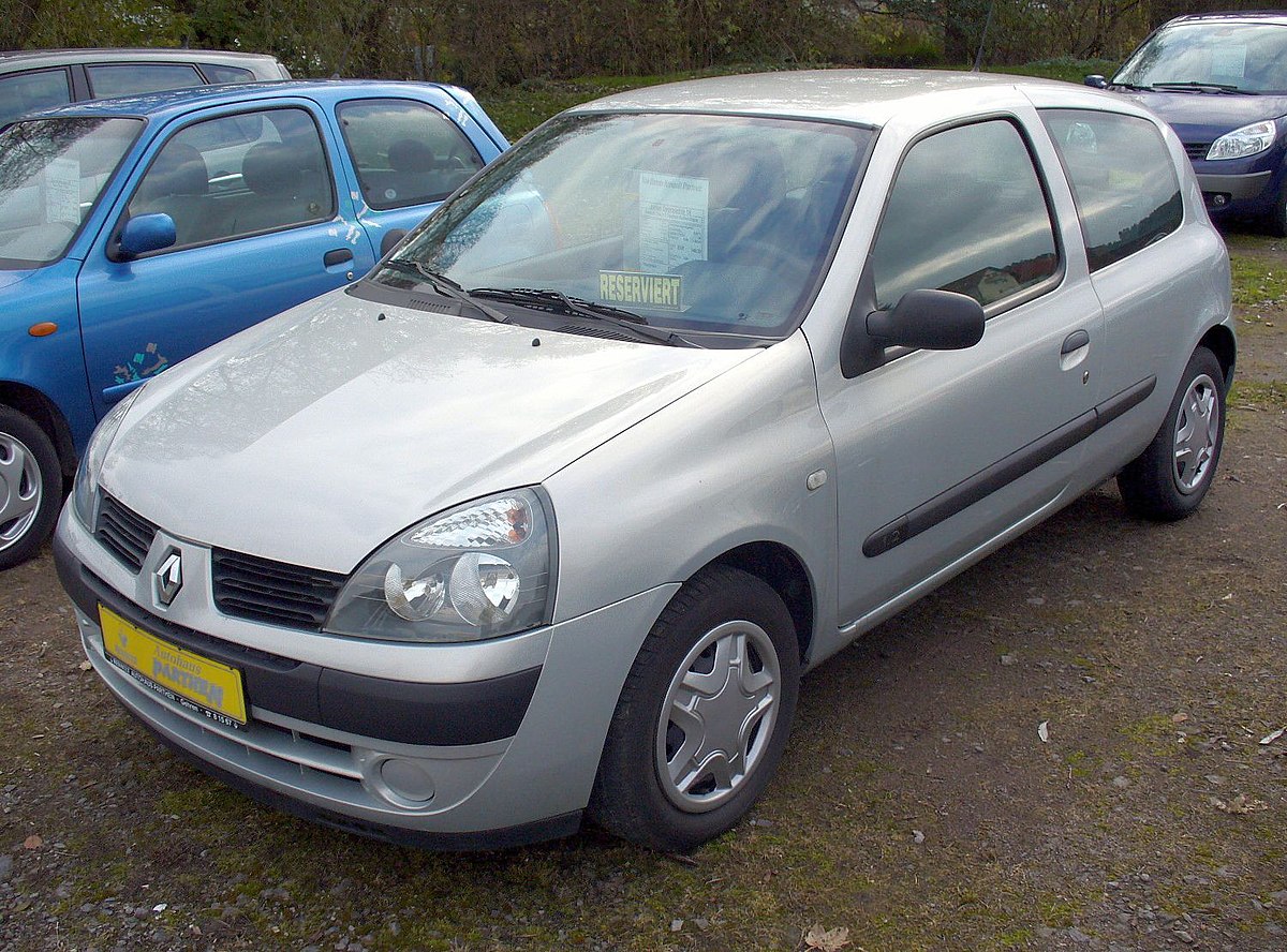 File:Renault Clio II Phase II 1.2 Confort Authentique.JPG - Wikimedia  Commons