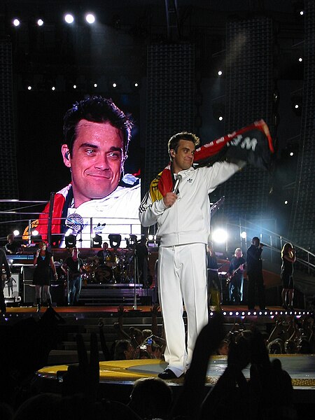 File:RobbieWilliamslive2006.jpg