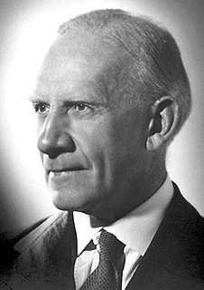 Robert Robinson (chemist) English chemist and Nobel laureate (1886–1975)