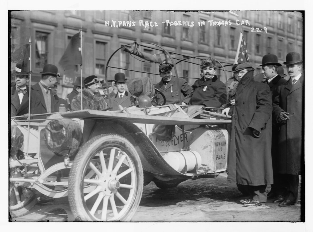 File:Roberts in Thomas car at the 1908 New York to Paris race.tif