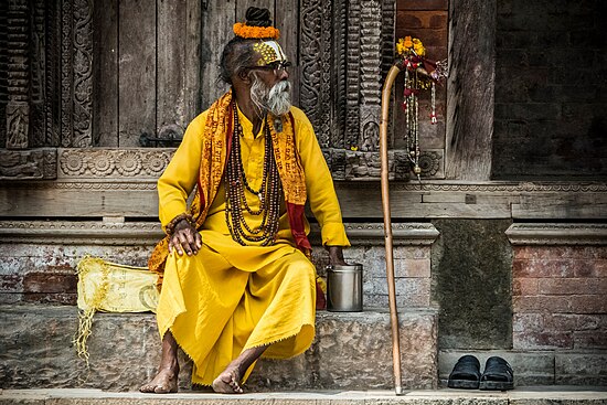 Một saddhu (người tu khổ hạnh) ở Quảng trường Kathmandu Durbar, Kathmandu, Nepal. Hình: Tác phẩm phái sinh của Aristeas từ ảnh gốc của Anton Gutmann