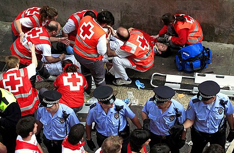 Two injured persons get assistance in the encierro of 7th July 2007