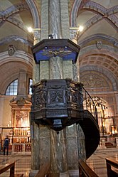 Santa Maria sopra Minerva column.jpg