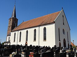 Vue d'ensemble de l'église et du cimetière