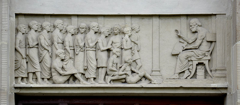 File:Schwetzingen Südstadtschule Portal Relief.jpg