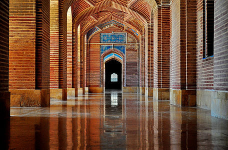 "Shah_jahan_mosque4.JPG" by User:Ovaiswaraich