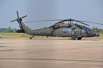 Американские военные вертолеты. Сикорский uh-60 m Blackhawk. Sikorsky uh-60 Black Hawk вертолёты США. Вертолёт uh-60 Black Hawk. Uh-60 «Блэк Хок»(черный ястреб).