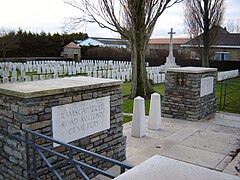 סינט-ג'וריס - בית הקברות הצבאי של דרך רמסקפל 1.jpg