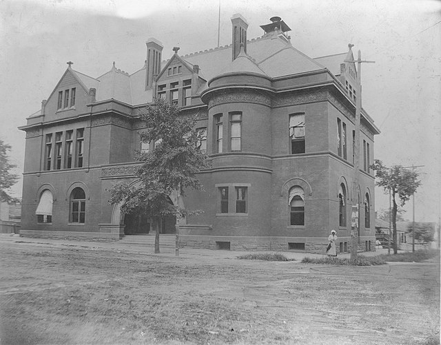 Historice Statesville Court House and Post Office, c. 1900