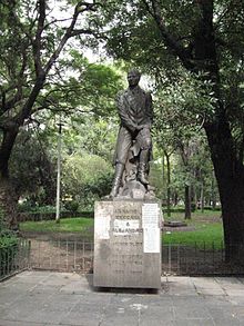 Alexander von Humboldt, the inscription reads in translation "From the Mexican Nation to Alejandro de Humboldt - Merit from the country 1799-1999" StatueAlexHumboldtMexico.JPG