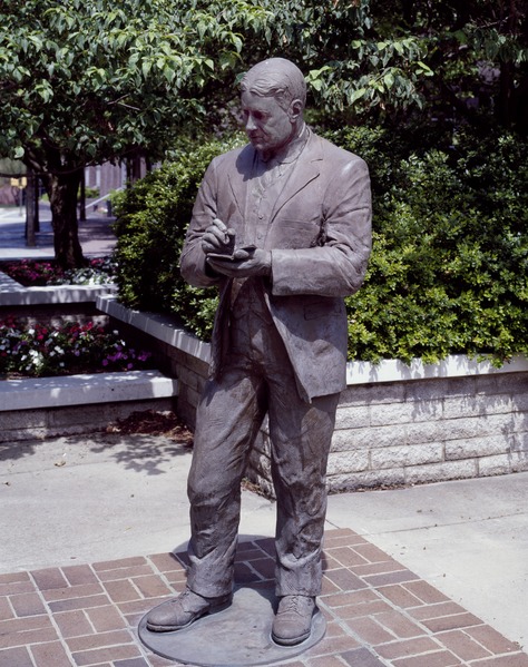 File:Statue of William Sidney Porter in Greensboro, North Carolina LCCN2011632388.tif