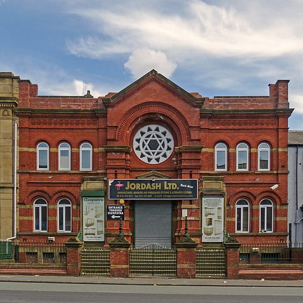 File:Synagogue (former), Cheetham Hill Road, Manchester (14592450700).jpg