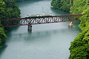 第三只見川橋梁を渡る列車