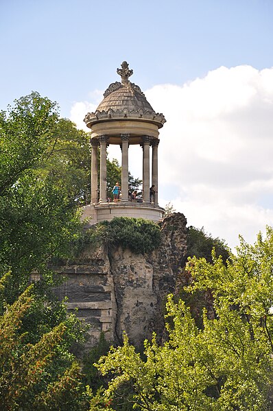 File:Temple of Sibylle Buttes Chaumont Paris 19e.jpg