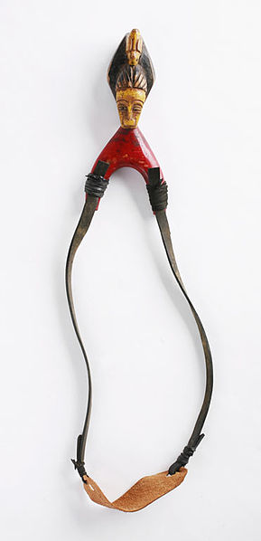 File:The Childrens Museum of Indianapolis - Janiform heddle-pulley sling shot.jpg