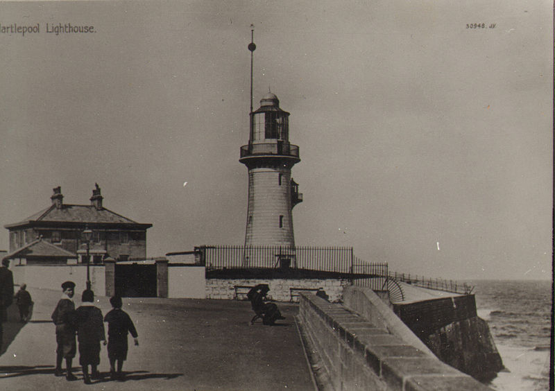 File:The Heugh Lighthouse.jpg