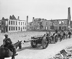 A 60-pounder moving up during the Hundred Days Offensive, 1918 The Hundred Days Offensive, August-november 1918 Q6995.jpg