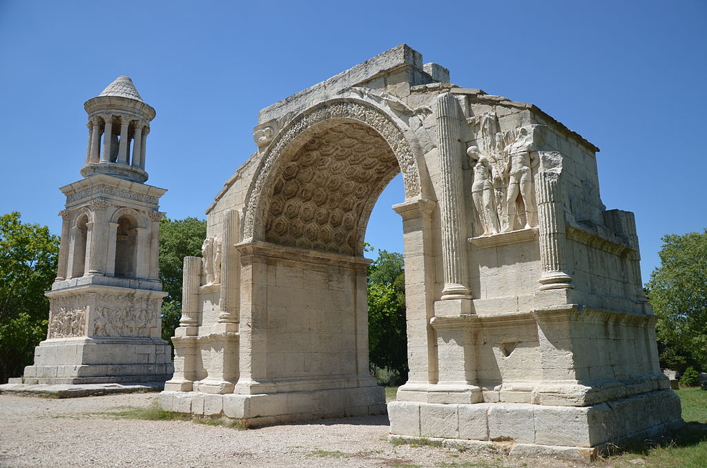 The Mausoleum of the Julii and Triumphal Arch, Glanum (14794001272).jpg