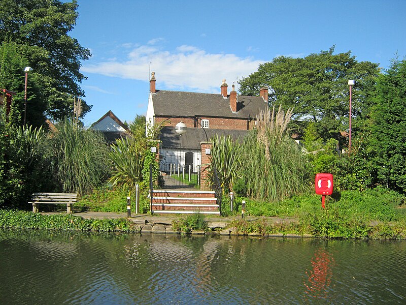 File:The Plough Inn - geograph.org.uk - 2459867.jpg