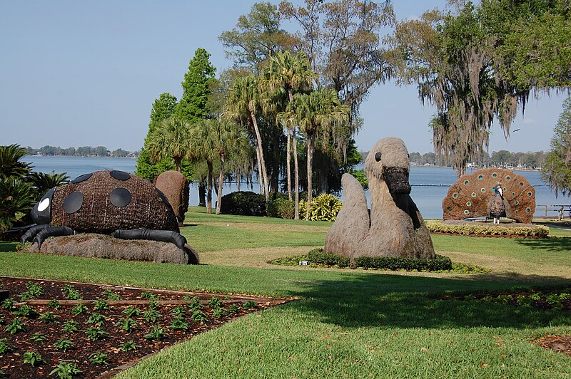 File:Topiary Gardens (3370426940).jpg