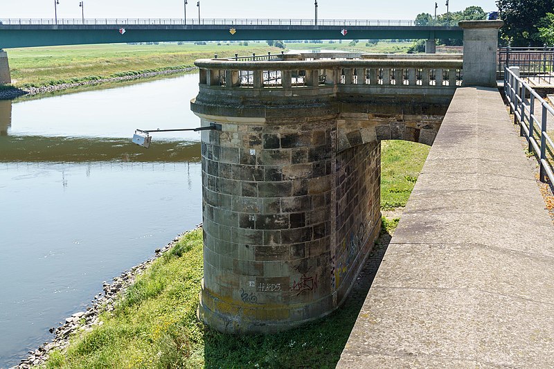 File:Torgau Brueckenkopf Alte Elbbruecke-01.jpg