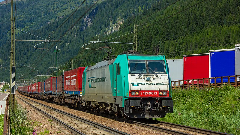 File:Treno merci di Rail Traction Company.jpg