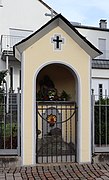 Wayside chapel (c. 1900) in Trier-Süd, Maternusstraße / Albanastraße (view south).