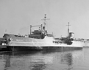 USNS Wacissa (T-AOG-59) im Hafen Mitte der 1950er Jahre