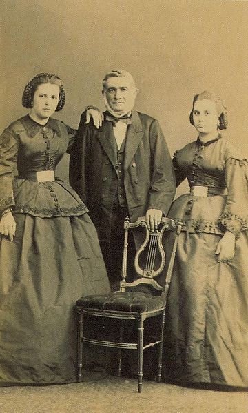 File:Unknown family 1860 00.jpg