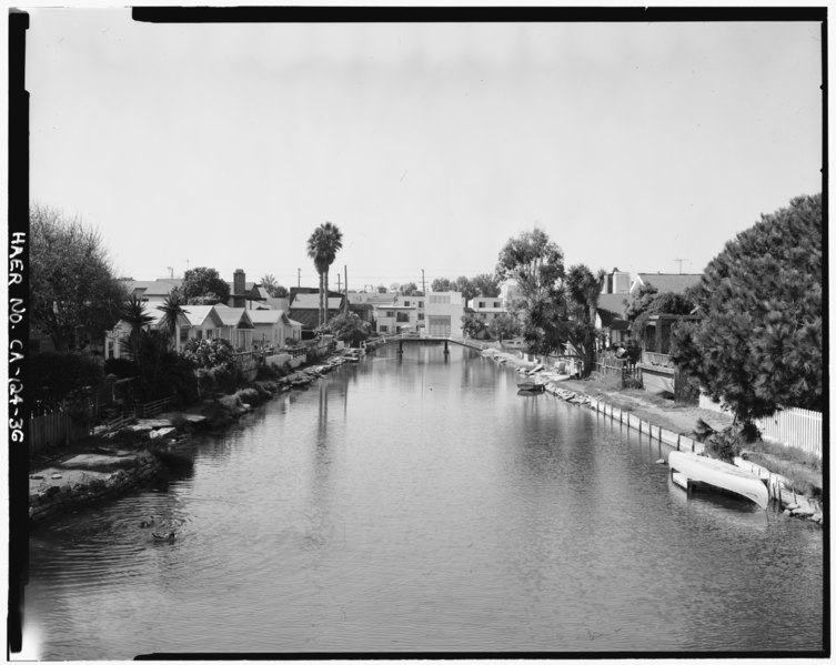 File:VIEW OF HOWLAND CANAL, LOOKING WEST FROM THE DELL AVENUE VEHICULAR BRIDGE TO THE GRAND CANAL COURT PEDESTRIAN BRIDGE - Venice Canals, Community of Venice, Los Angeles, Los HAER CAL,19-LOSAN,74-36.tif
