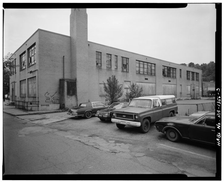 File:VIEW SOUTH, NORTH SIDE AND WEST REAR - George Washington School, Eleventh and Pennsylvania Avenue, Monaca, Beaver County, PA HABS PA,4-MONO,1-3.tif