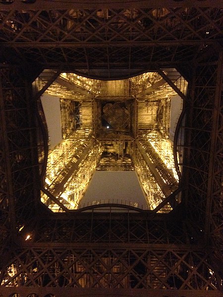 File:VII Distrito de París - Torre Eiffel - 20161025192939.jpg