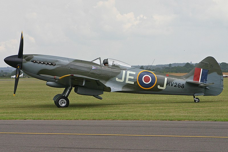 File:VS Spitfire FR.XIV MV268 JE-J (G-SPIT) (7143115349).jpg