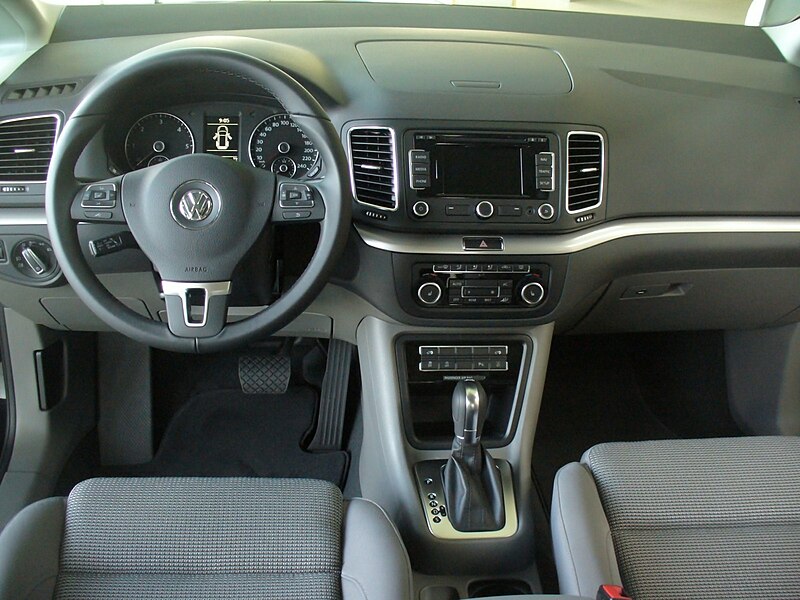 File:VW Sharan II 2.0 TDI Comfortline Interieur.JPG