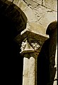 Vallbona de les Monges. Capitell del costat de ponent del claustre amb heràldica de les abadesses de Caldes (1998)
