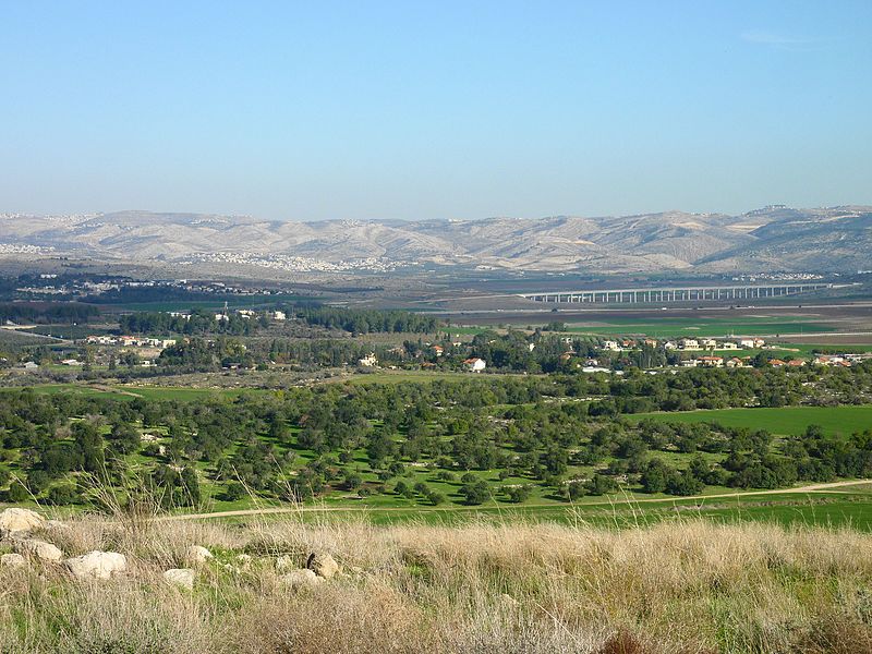 File:View from Tel Gezer - panoramio.jpg