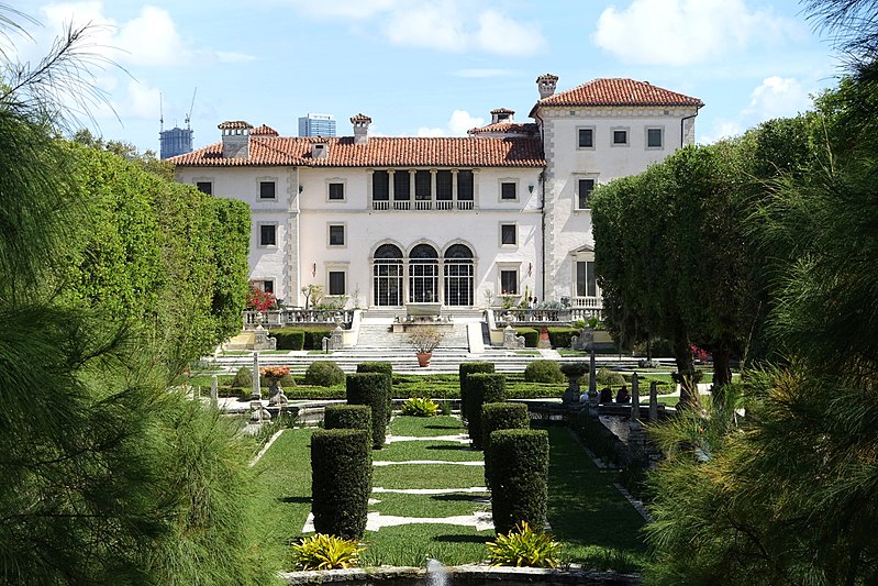 File:Villa from the gardens - Vizcaya Museum and Gardens - Miami, Florida - DSC08678.jpg