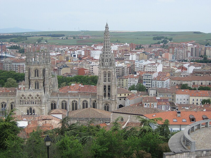 File:Vista de la catedral de Burgos.jpg