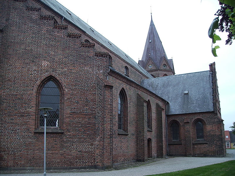 File:Vor Frue Kirke (Assens) fra nordoest.jpg