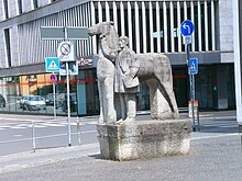Würzburg am Paradeplatz: Der Postreiter, Skulptur von Fried Heuler, seitlich.