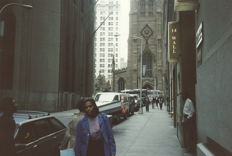 File:Wall Street neighborhood (9171374913).jpg