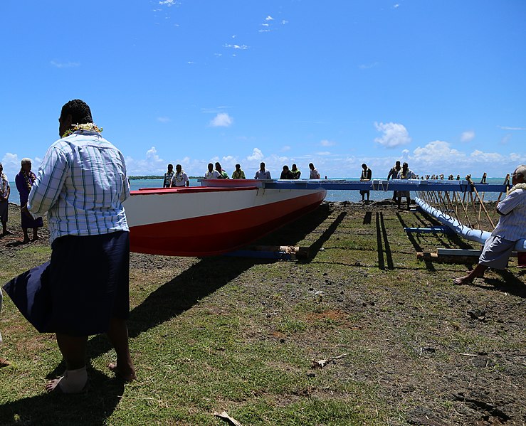 File:Wallis inauguration d'une rare pirogue traditionnelle.jpg