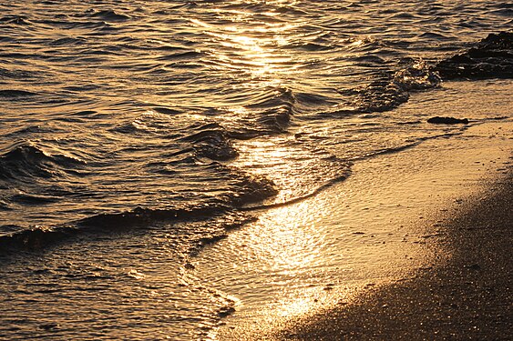 Wellen am Strand bei der Sonnenaufgang. Rotes Meer, Ägypten IMG 3368WI