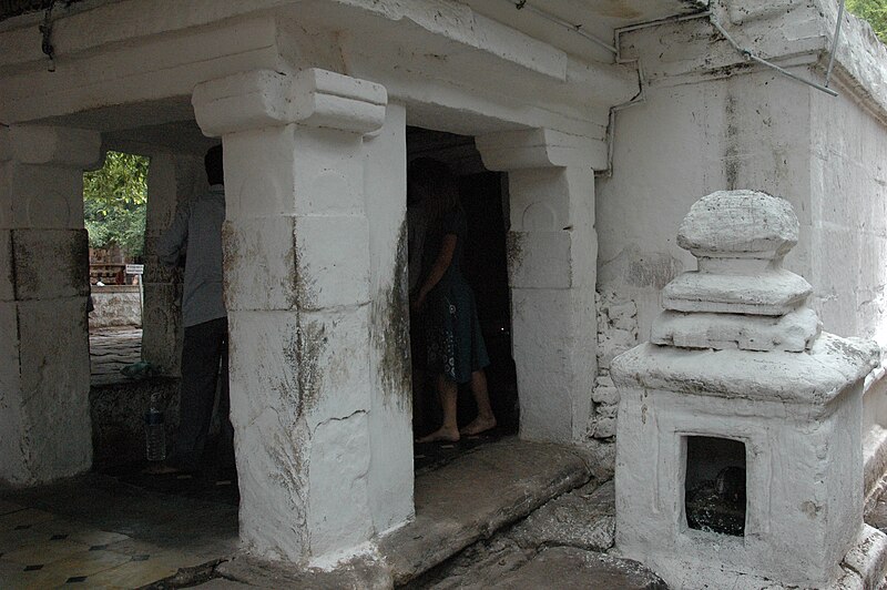 File:White temple, mahakuta complex.jpg