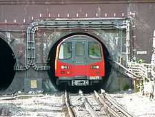 O apelido "Tube" vem dos túneis circulares semelhantes a tubos pelos quais os trens de pequeno perfil viajam.